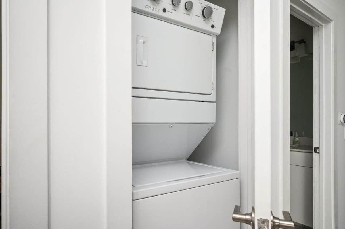 Holiday home Brand New With Balcony Washer Dryer 542blvd Atlanta