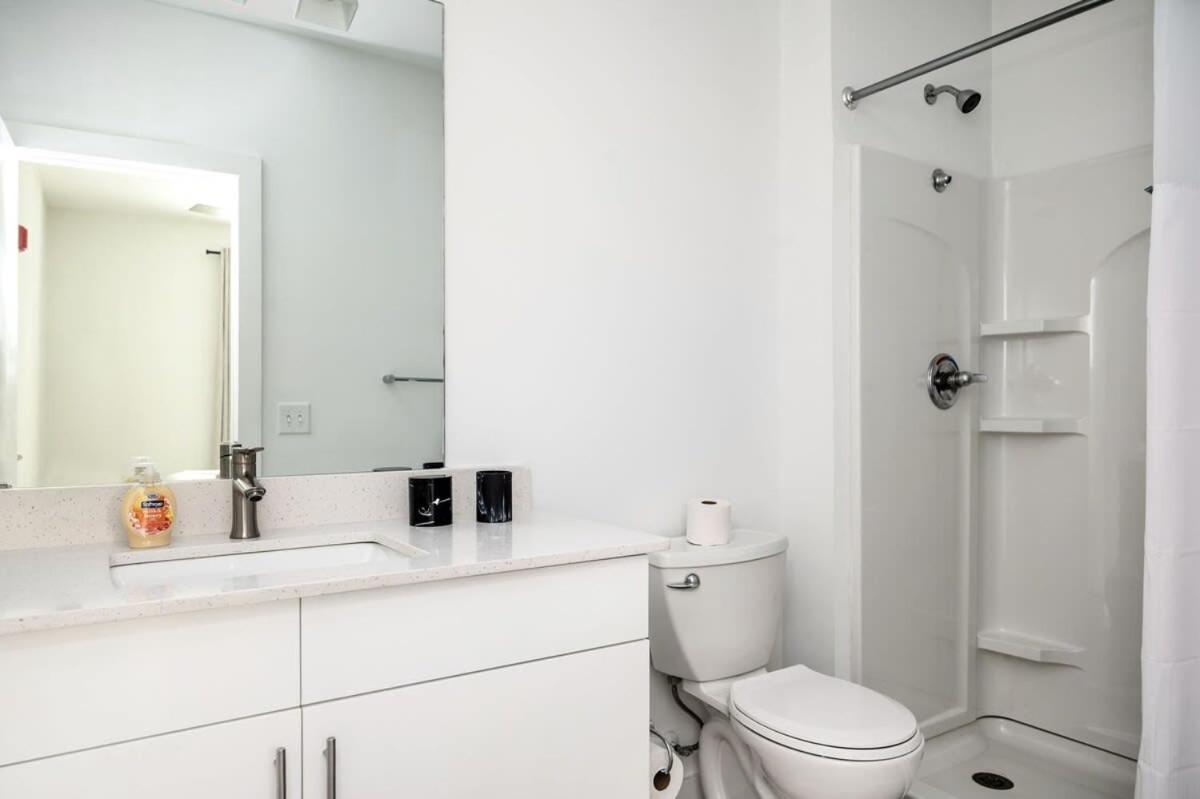 Brand New With Balcony Washer Dryer 542blvd Holiday home Atlanta